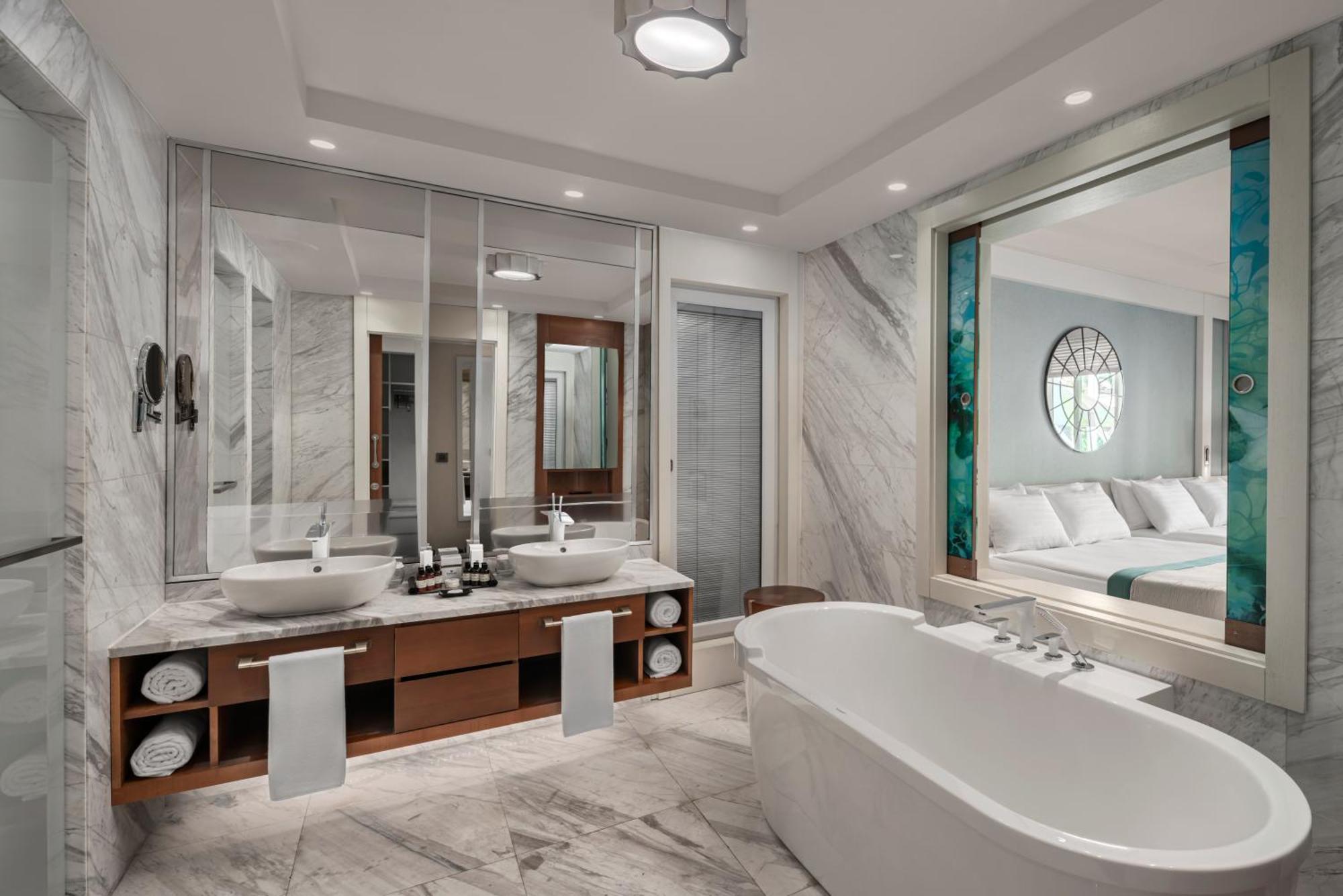 Luxury Pool Suite Upper Floor