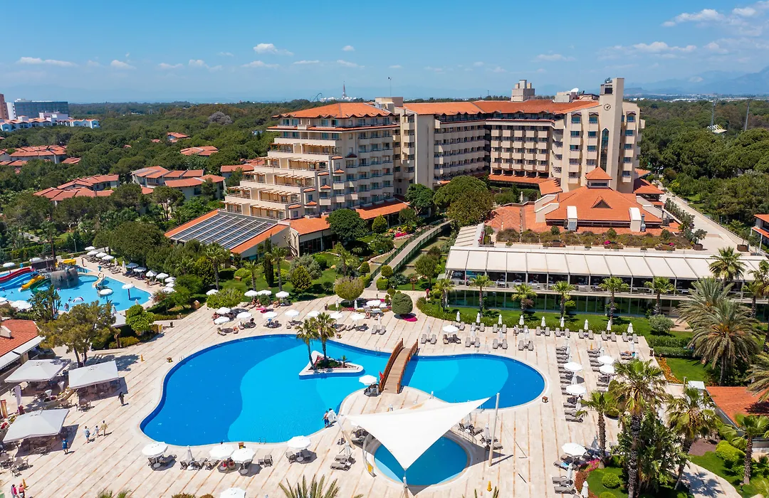 Bellis Deluxe Hotel & Heated For Winter Aqua Park-1